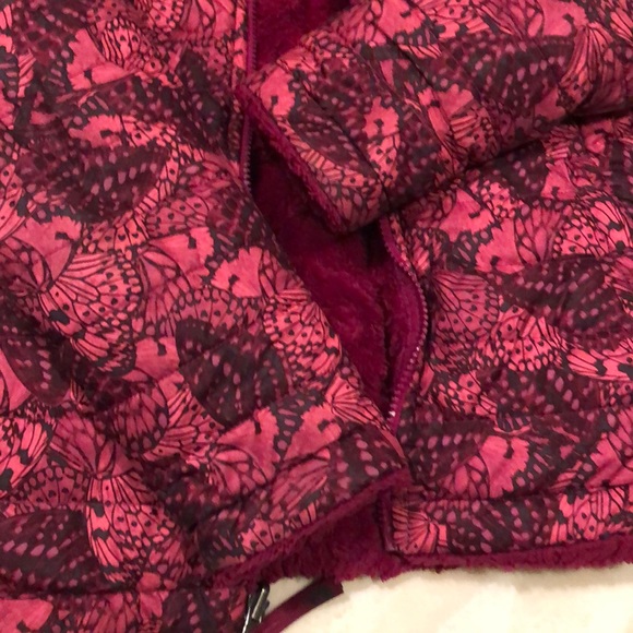 Girls The Northface Reversable Swirl Jacket - Picture 2 of 5